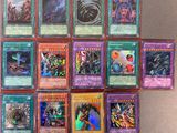beaucoup de cartes sur la table