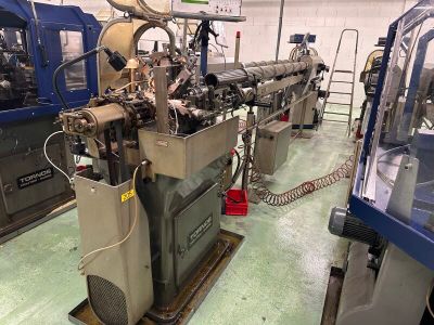 une image d'une machine dans une usine