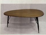 une photo d'une table basse avec un plateau en bois