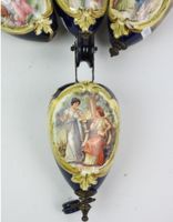 Éléments de suspension en faïence à décor dans des cartouche… (photo 2)