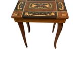 une image représentant une petite table avec un plateau en carrelage
