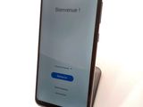 samsung galaxy s9e with a blue button on the screen