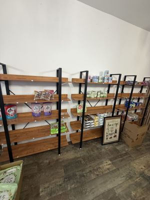 Cinq étagères en métal et stratifié bois à cinq niveaux