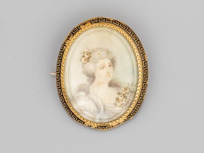 un portrait ovale représentant une femme de profil, avec des fleurs dans les cheveux