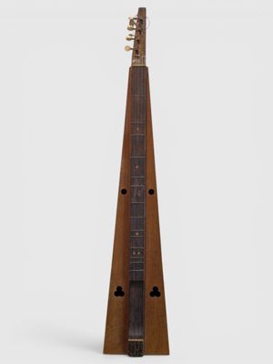 une image représentant un instrument en bois à long manche sur fond blanc