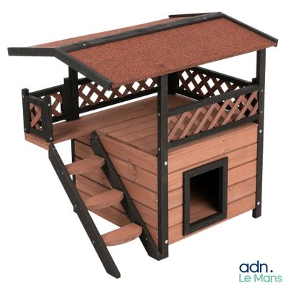La niche est en bois et a un toit marron.