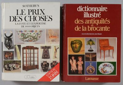 une paire de livres sur les antiquités françaises et les objets de décoration anciens