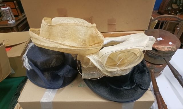 Lot de chapeaux et coiffes anciennes 