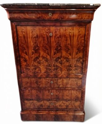 une image d'une commode en bois avec un plateau en marbre