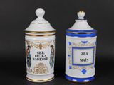 paire de salières et poivrières en porcelaine ornées de dorures