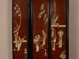 une image représentant un paravent orné de motifs d'oiseaux et de fleurs