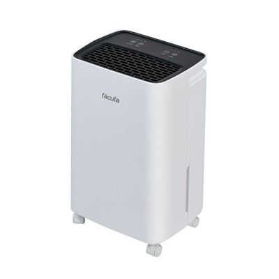 un climatiseur portable blanc posé sur une table blanche