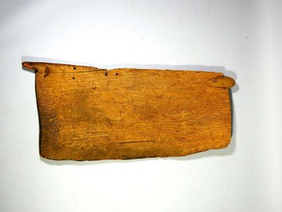 BAMANA, Mali. Grande porte en bois érodé à patine de longue …