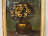 tableau représentant un vase de fleurs posé sur une table devant un mur blanc