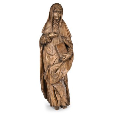 une statue en bois représentant une femme tenant un enfant