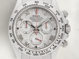 Montre Rolex avec cadran blanc et aiguilles rouges sur fond blanc