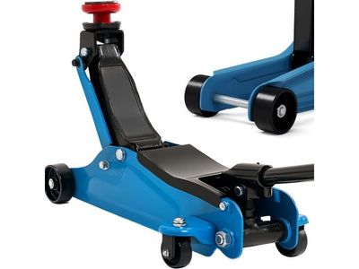 deux vues différentes d'une paire de crics bleus sur roulettes