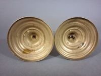 Paire de bougeoirs en bronze, la base circulaire, le fût bal… (photo 3)