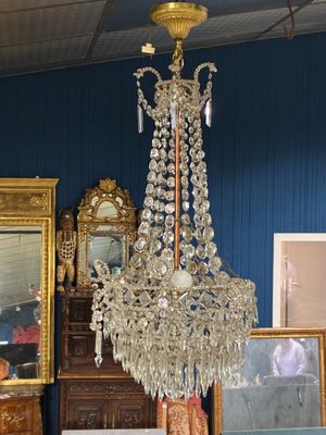 a chandelier that is hanging from the ceiling in a room