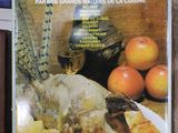 un livre de cuisine avec une image représentant un poulet et des fruits sur la couverture