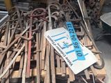 un tas de bois posé par terre