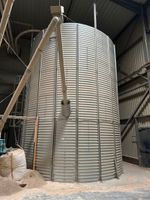 Silo d'intérieur de stockage et son contenu résiduel (stock …