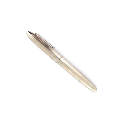 une image représentant un stylo sur fond blanc