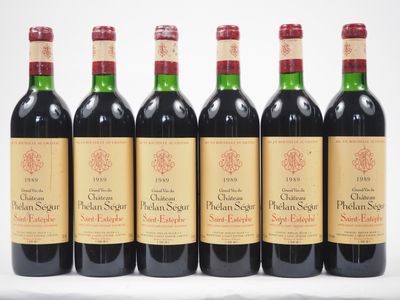 six bouteilles de vin rouge alignées