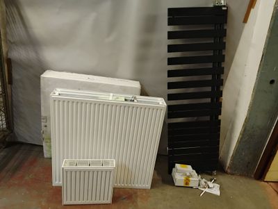 Lot de 2 radiateurs et 1 sèche-serviettes - Photo 1