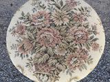 a picture of a round rug on the ground