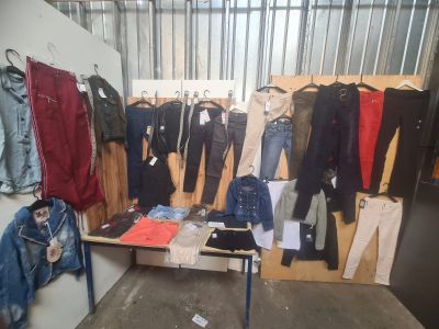 Lot de 30 pices de vtements et accesoires femme ? Taille 3…