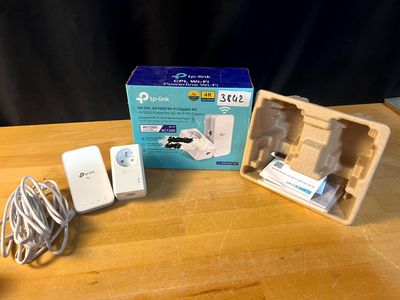 une boîte sur laquelle figurent un chargeur et un autre chargeur