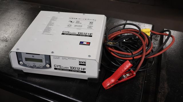 Chargeur de batteries GYS FLASCH 100. 12HT, charge + diag + contr...