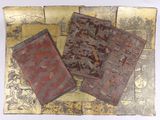 trois morceaux de papier doré et rouge superposés