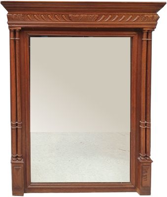 image d'un miroir avec un cadre en bois sur fond blanc
