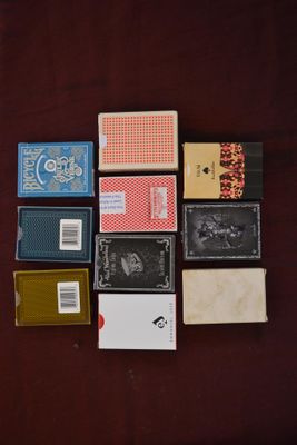 Lot de 10 jeux récents principalement 52 cartes aux portrait…