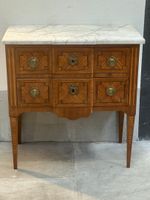 PETITE COMMODE en bois marqueté à décor de filets ouvrant à …