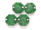 trois pendentifs sertis de jade et de diamants