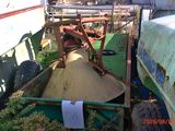 un gros tas de terre à l'arrière d'un camion