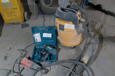 a machine that is sitting on the ground next to a box