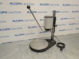 l'image d'une machine posée sur une table