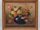 peinture représentant un vase de fleurs posé sur une table, sur fond doré