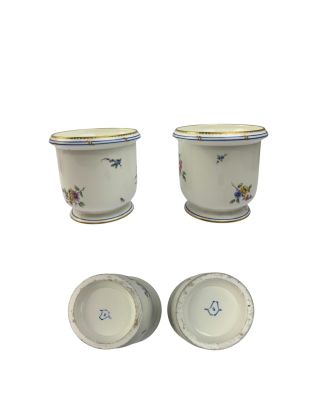 Dans le goût de Sèvres Paire de rafraichissoirs en porcelain…