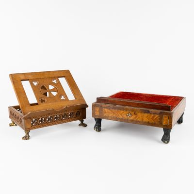 paire de boîtes anciennes en bois, garnies de velours rouge