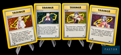 quatre cartes représentant différents types de Pokémon sur un fond noir