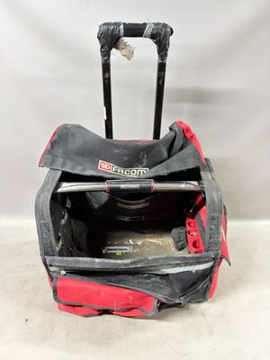 une image représentant un sac rouge et noir muni d'une poignée