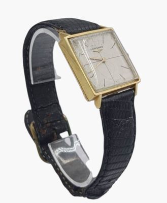 une photo d'une montre-bracelet avec un bracelet en cuir noir