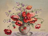 une peinture de fleurs dans un vase sur une table