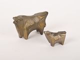 paire de figurines en bronze représentant une vache et un veau