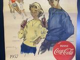 un calendrier vintage Coca-Cola accroché au mur